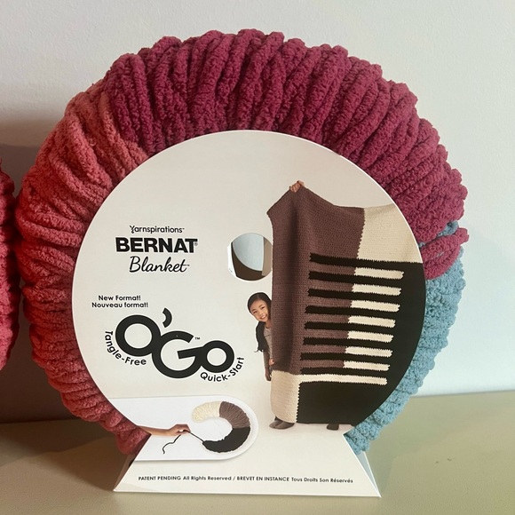 Yarnspirations Bernat Blanket O’Go Tangle Free Yarn in Winter Berry - Picture 2 of 4